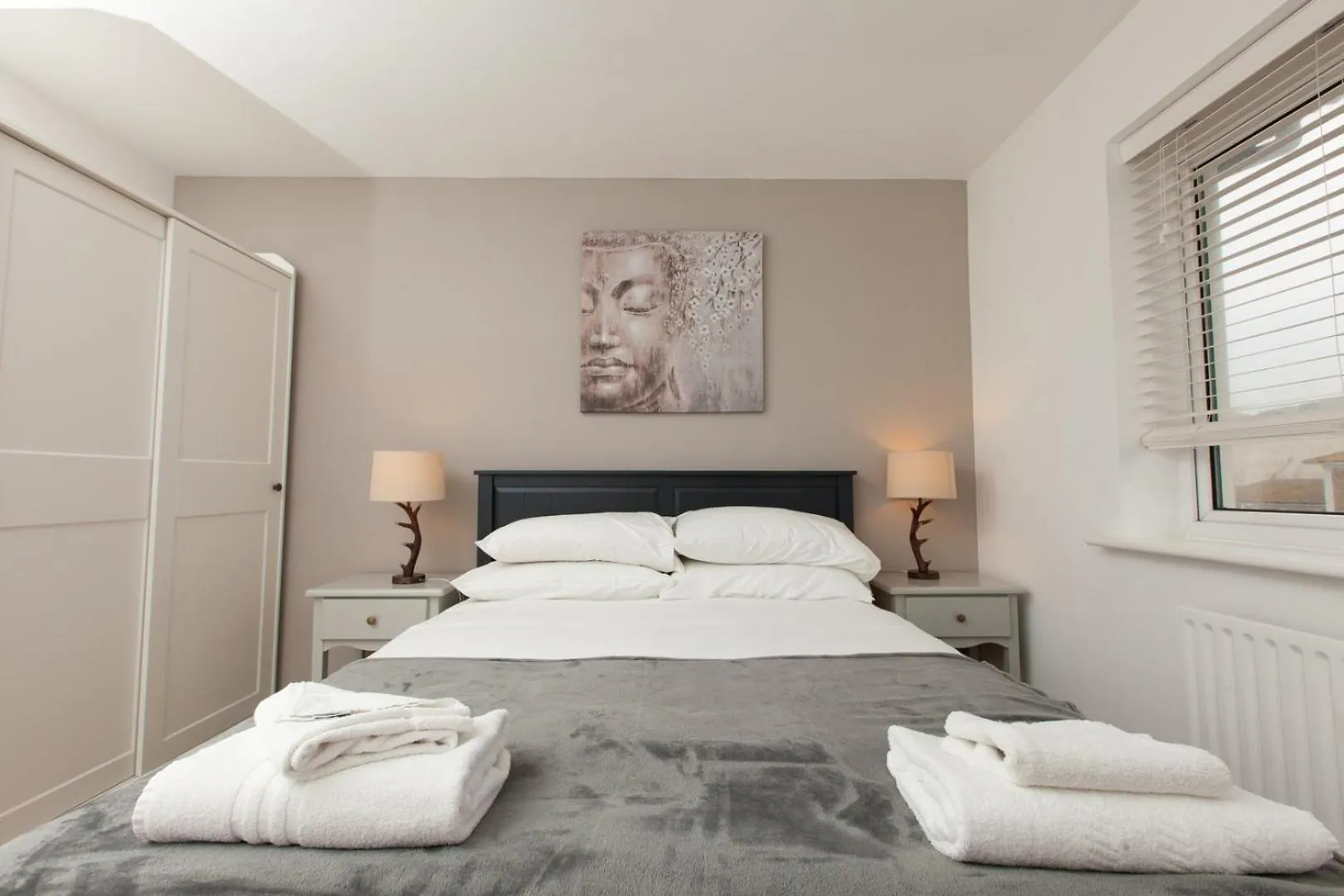 Guestready - Beautiful Stay At Brighton Marina contacts